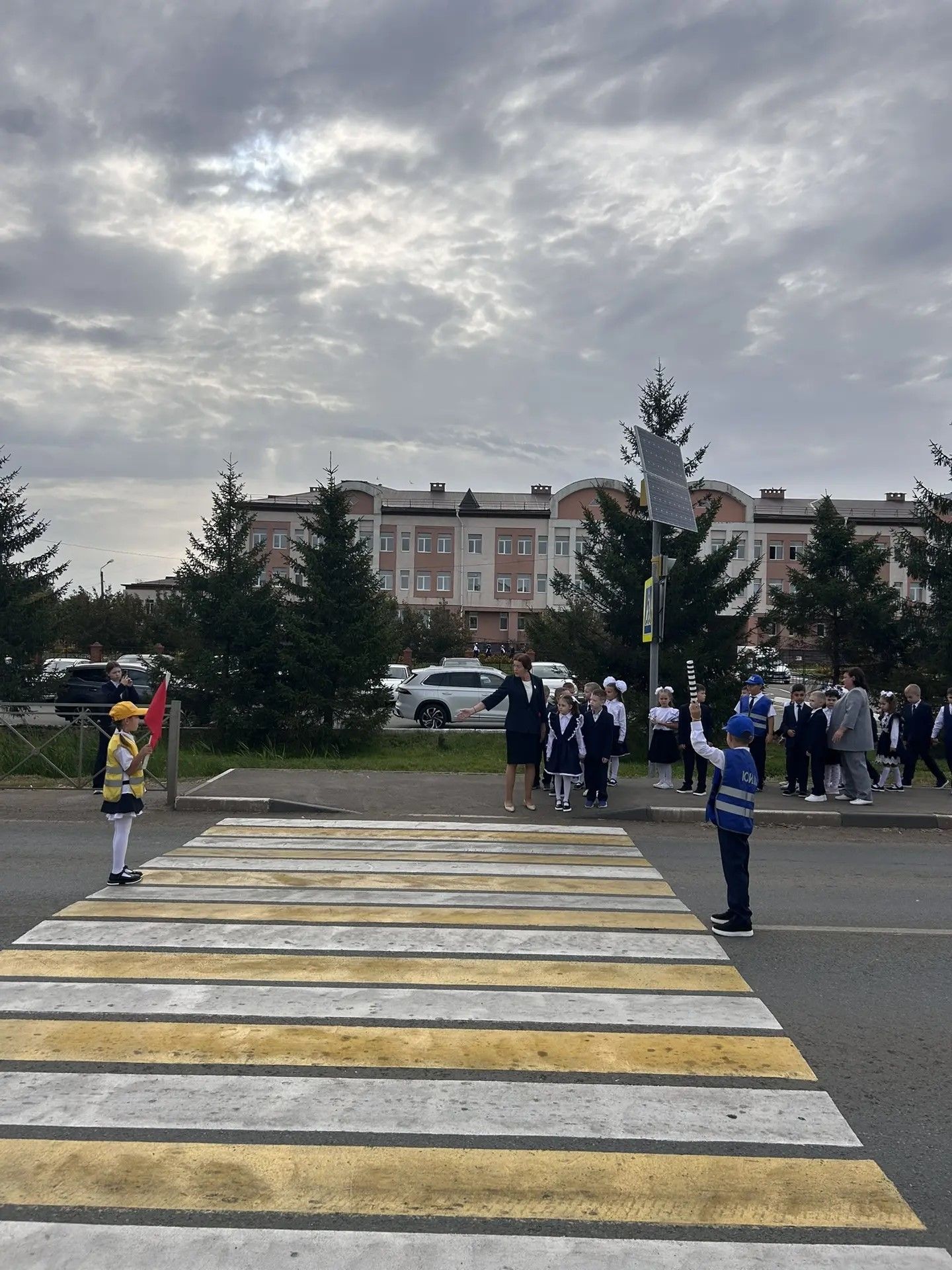 Юные инспекторы Нурлата обучили первоклассников правилам дорожного движения
