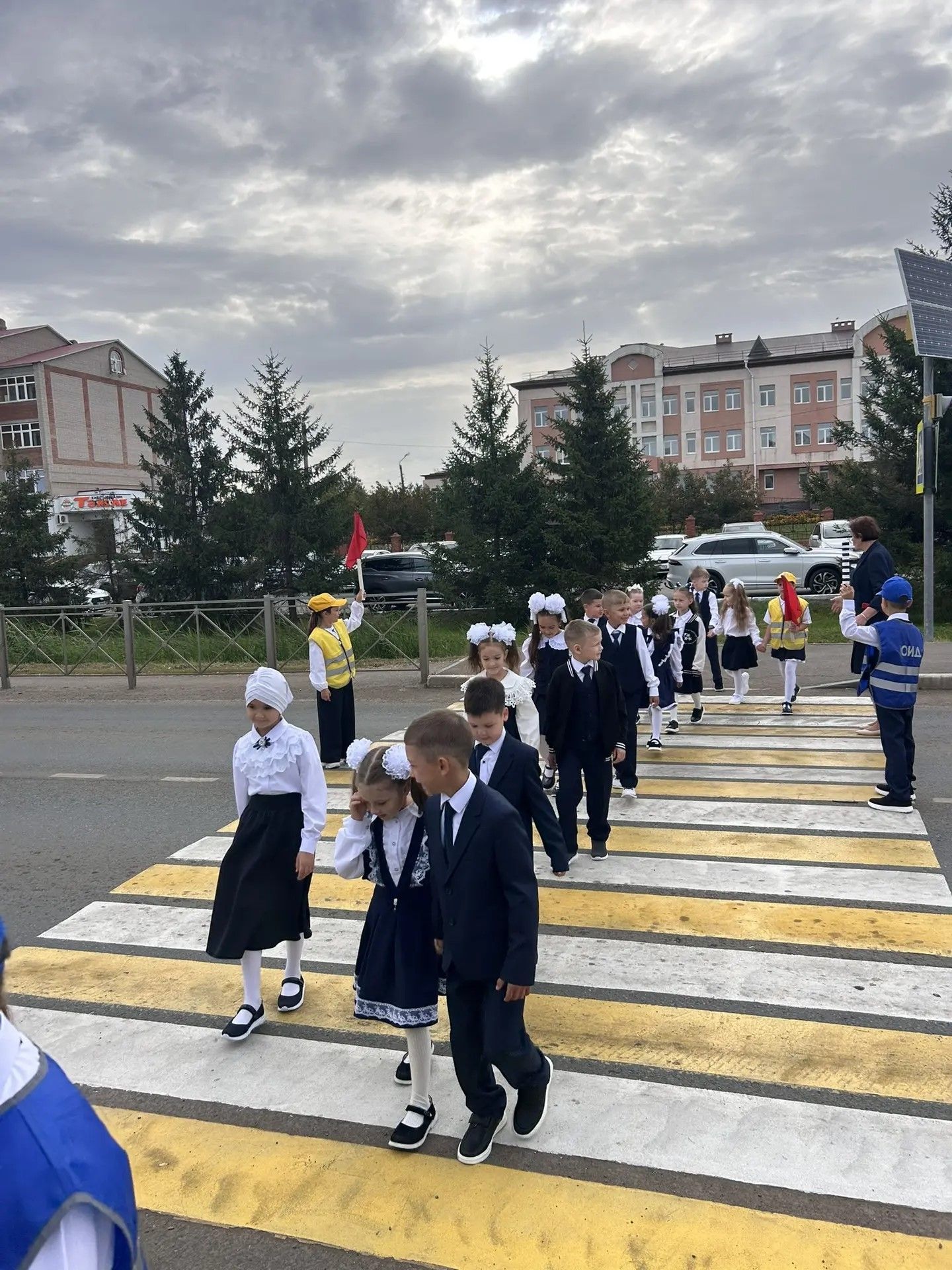 Юные инспекторы Нурлата обучили первоклассников правилам дорожного движения