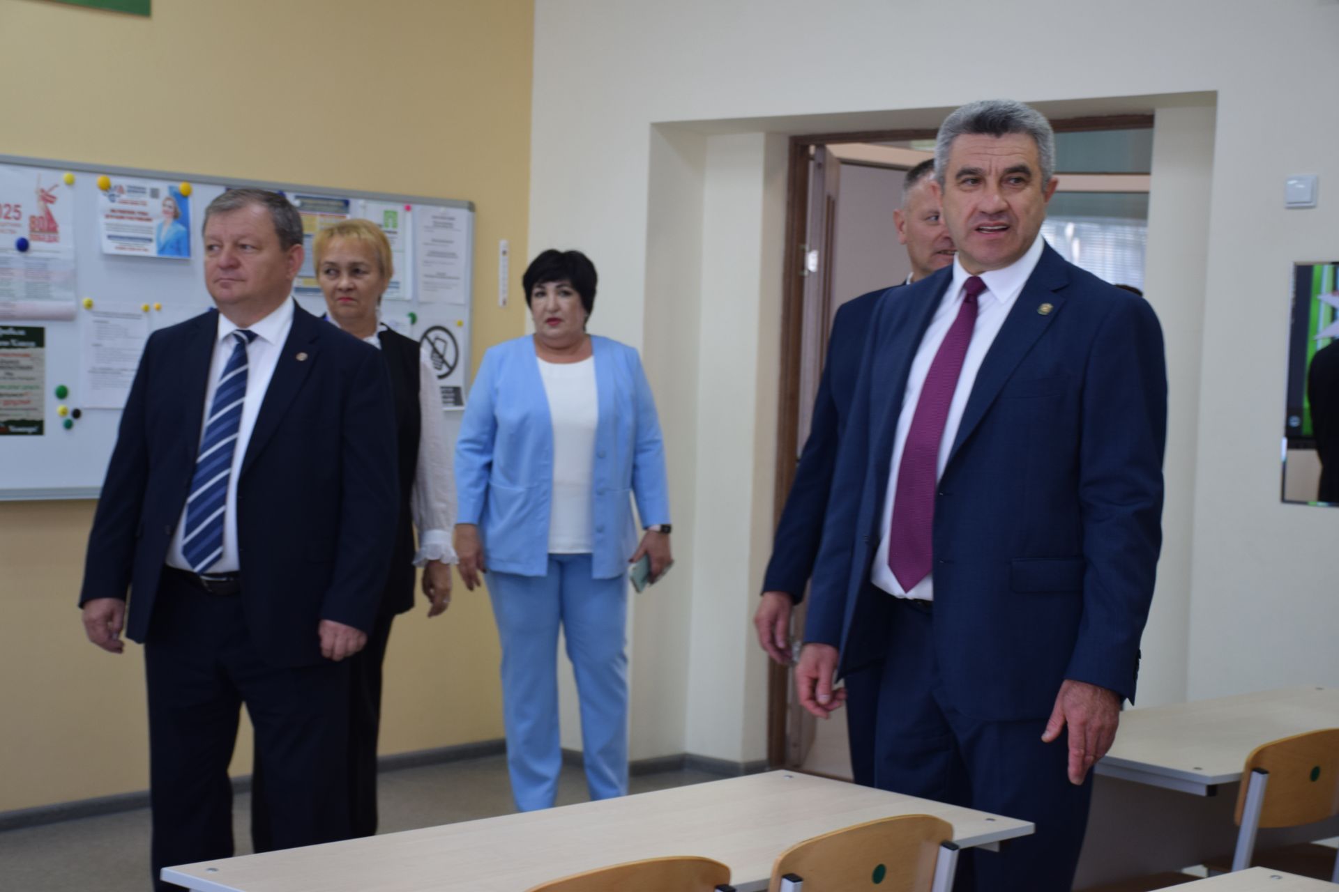 Министр образования и науки Татарстана Ильсур Хадиуллин с рабочим визитом посетил Нурлат