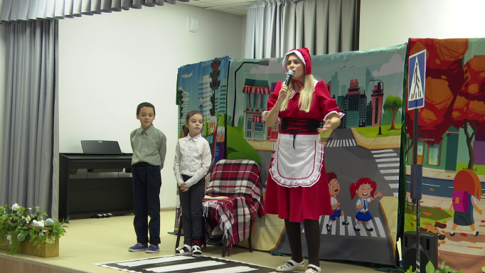 375 учеников начальных классов школ города пригласили на театрализованное представление по ПДД