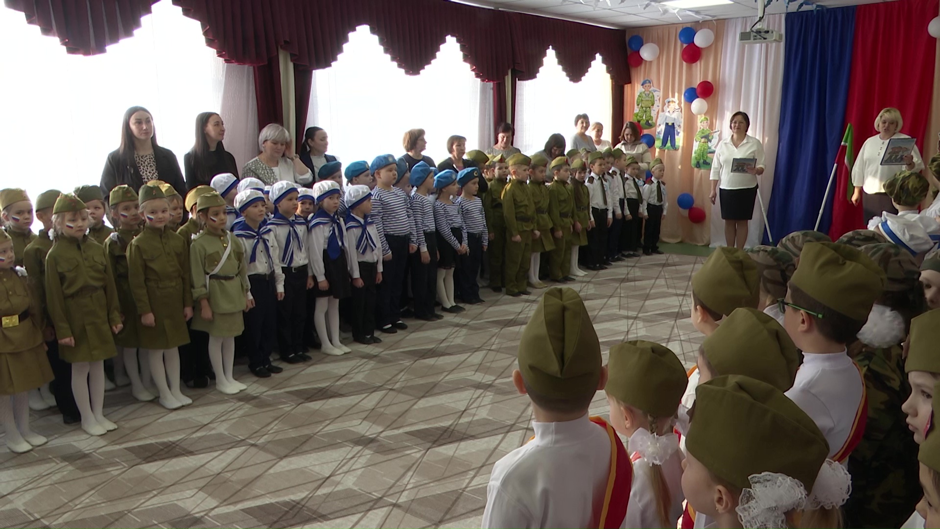 В Нурлате прошел первый районный смотр строя и песни среди дошкольников