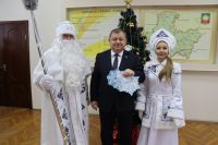 Дамир Ишкинеев первым снял снежинки с пожеланиями с «Елки желаний»