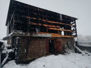 В Средней Камышле пожар возник в сарае