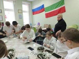 Нурлатский школьник Расул Замалеев провёл для одноклассников экскурсию в волонтёрский штаб