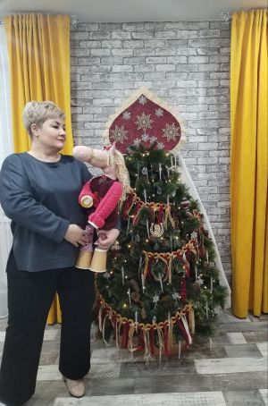 Мастерица из Нурлата создала символ 2026 года Лошадь и украсила дом в русском стиле