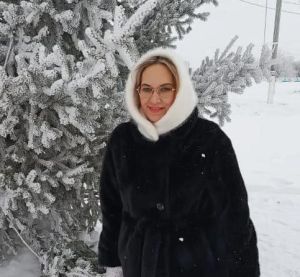 Жителей Степного Озера и Илюткина с наступающим Новым годом поздравляет Алсу Шакирова