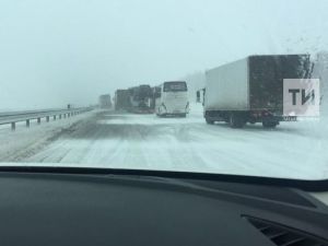 Закрыта трасса Казань — Оренбург в Татарстане для фур и автобусов