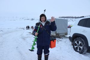«Давно собирался»: рыбак со стажем Юрий Сидюков стал одним из героев фестиваля зимней рыбалки в Нурлате