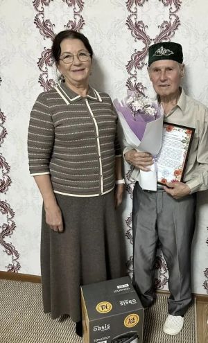 В Нурлате поздравили с 90-летием ветерана Анаса Хасаншина