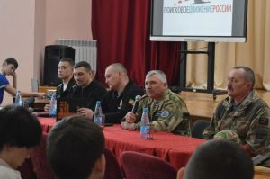 В Нурлатском аграрном техникуме прошел Урок мужества: поисковики рассказали студентам о героях прошлого и настоящего