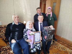 Нурзиган Шайхелисламовну Абдулгалиеву поздравили с 90-летним юбилеем