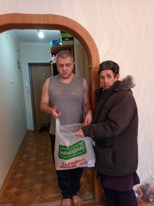 Мухтасибат Нурлатского района раздал продуктовые наборы малообеспеченным горожанам