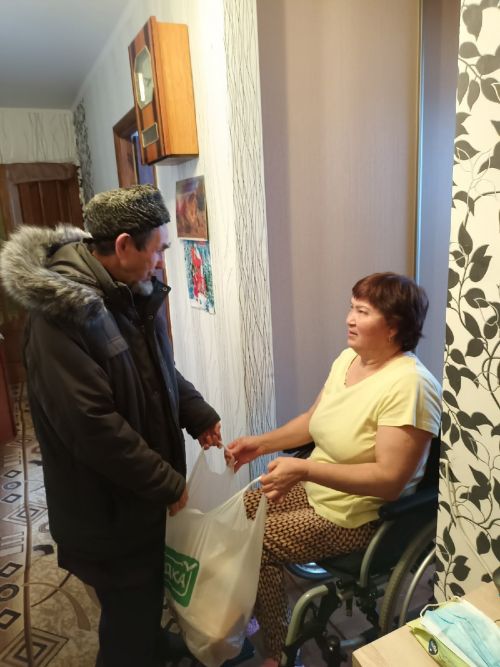 Мухтасибат Нурлатского района раздал продуктовые наборы малообеспеченным горожанам
