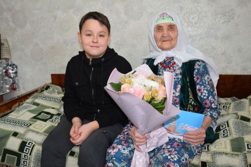 Глава Нурлатского района поздравил ветерана труда с 95-летием