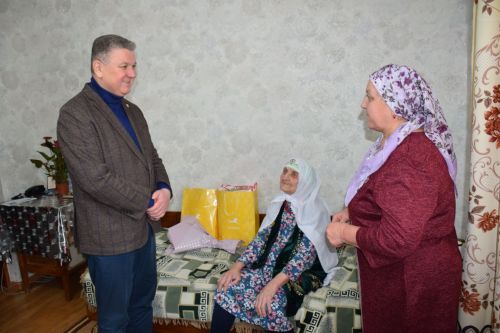 Глава Нурлатского района поздравил ветерана труда с 95-летием