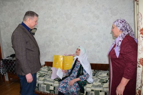 Глава Нурлатского района поздравил ветерана труда с 95-летием