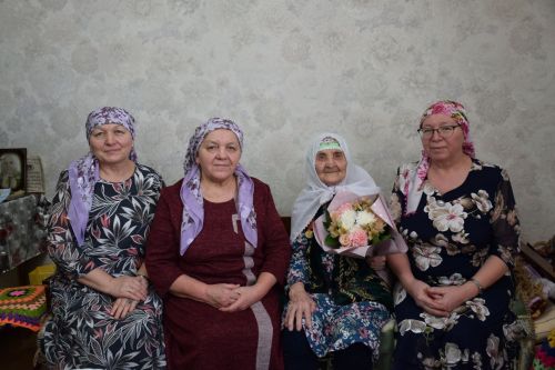 Глава Нурлатского района поздравил ветерана труда с 95-летием