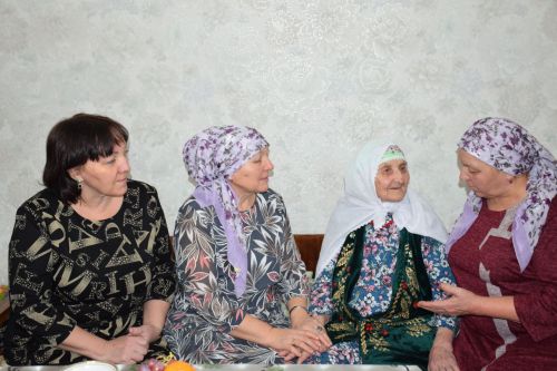 Глава Нурлатского района поздравил ветерана труда с 95-летием