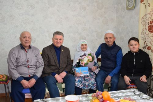 Глава Нурлатского района поздравил ветерана труда с 95-летием