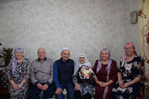 Глава Нурлатского района поздравил ветерана труда с 95-летием
