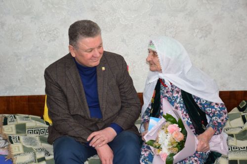 Глава Нурлатского района поздравил ветерана труда с 95-летием
