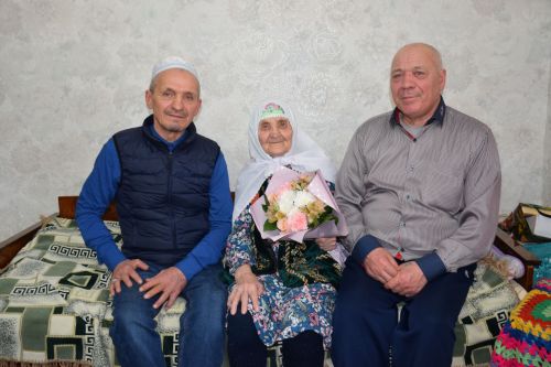 Глава Нурлатского района поздравил ветерана труда с 95-летием