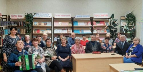 В Старочелнинской библиотеке прошел музыкально-тематический вечер «Сельская женщина: тебе слава и честь»