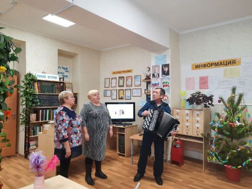 В Старочелнинской библиотеке прошел музыкально-тематический вечер «Сельская женщина: тебе слава и честь»