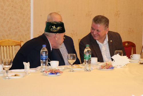 Глава Нурлатского района встретился с представителями старшего поколения