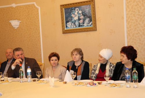 Глава Нурлатского района встретился с представителями старшего поколения
