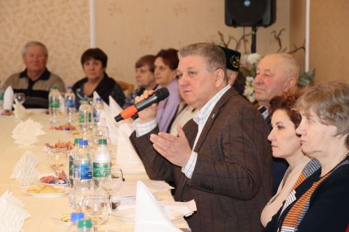 Глава Нурлатского района встретился с представителями старшего поколения