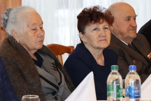Глава Нурлатского района встретился с представителями старшего поколения