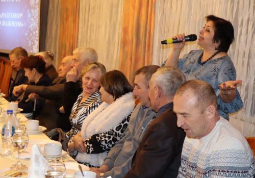 Глава Нурлатского района встретился с представителями старшего поколения