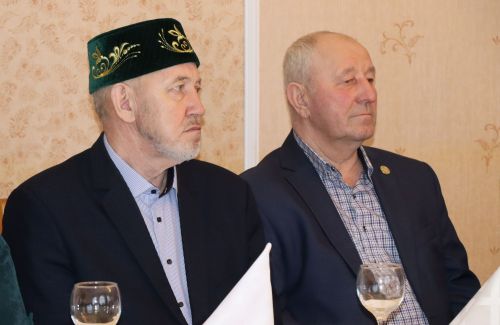 Глава Нурлатского района встретился с представителями старшего поколения