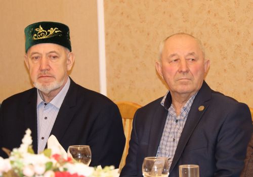 Глава Нурлатского района встретился с представителями старшего поколения