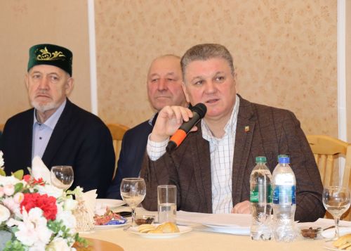 Глава Нурлатского района встретился с представителями старшего поколения