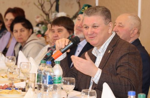Глава Нурлатского района встретился с представителями старшего поколения