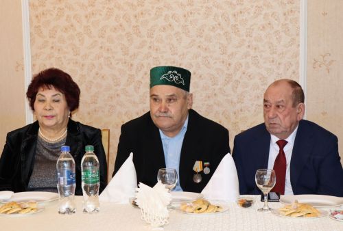 Глава Нурлатского района встретился с представителями старшего поколения