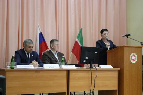 На сходах граждан в Нурлатском районе принял участие Александр Шадриков