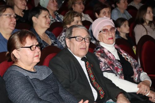 Нурлатцы большим праздничным концертом дали старт Году национальных культур и традиций