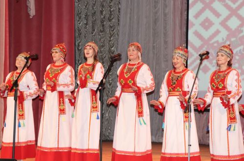 Нурлатцы большим праздничным концертом дали старт Году национальных культур и традиций