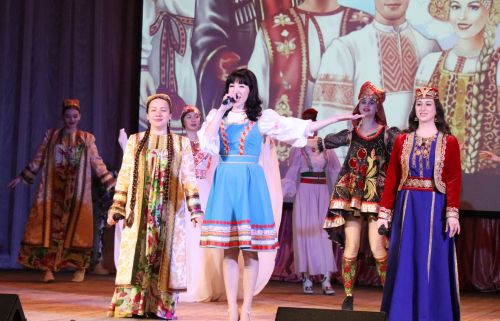 Нурлатцы большим праздничным концертом дали старт Году национальных культур и традиций