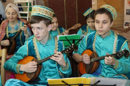 Нурлатцы большим праздничным концертом дали старт Году национальных культур и традиций