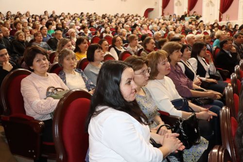 Нурлатцы большим праздничным концертом дали старт Году национальных культур и традиций