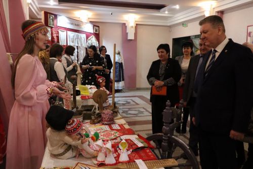 Нурлатцы большим праздничным концертом дали старт Году национальных культур и традиций