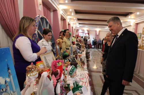 Нурлатцы большим праздничным концертом дали старт Году национальных культур и традиций
