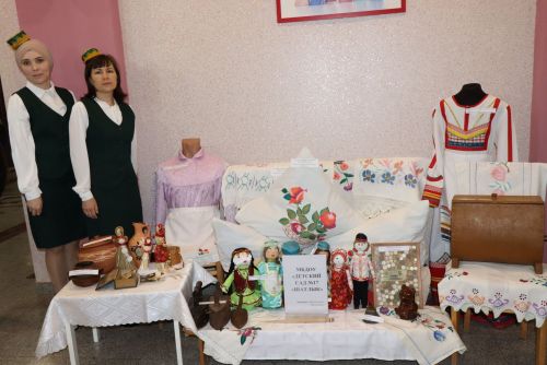 Нурлатцы большим праздничным концертом дали старт Году национальных культур и традиций