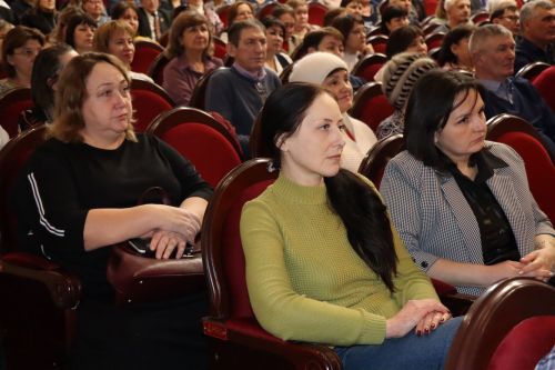 Нурлатцы большим праздничным концертом дали старт Году национальных культур и традиций