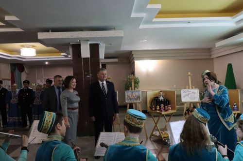 Нурлатцы большим праздничным концертом дали старт Году национальных культур и традиций