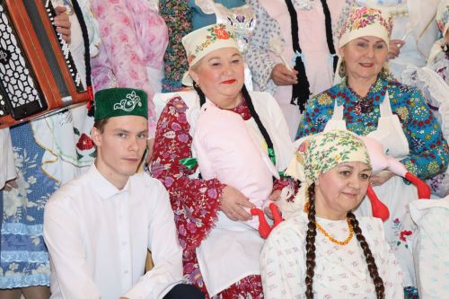 Нурлатцы большим праздничным концертом дали старт Году национальных культур и традиций